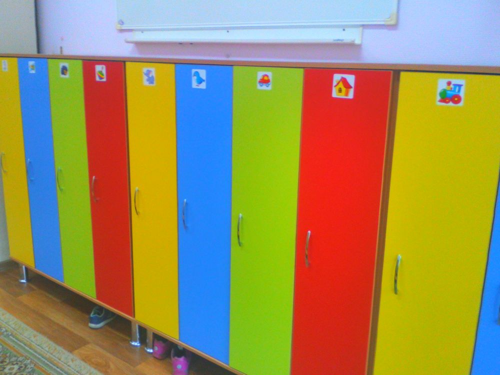 Шкаф детский в раздевалку 4-х секционный для одежды.