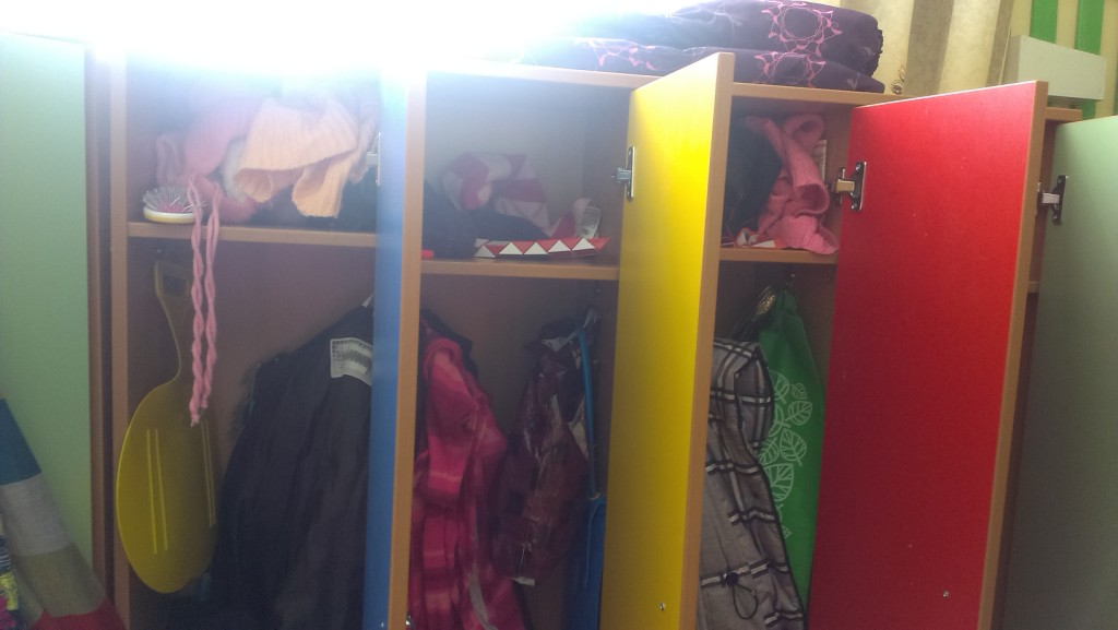 Шкаф детский в раздевалку 4-х секционный для одежды.