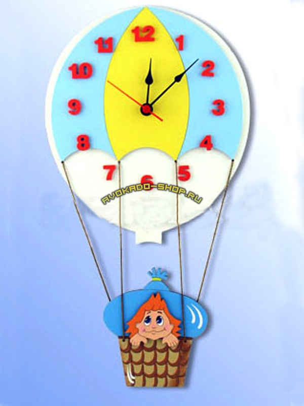 Часы настенные детские фигурные с лазерной резкой картинок  "Незнайка на воздушном шаре""